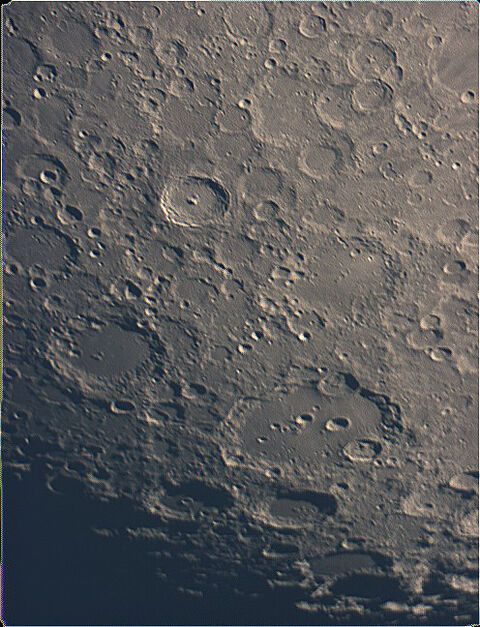 Surface de la lune, détail - Copyright Pierre Lucas 